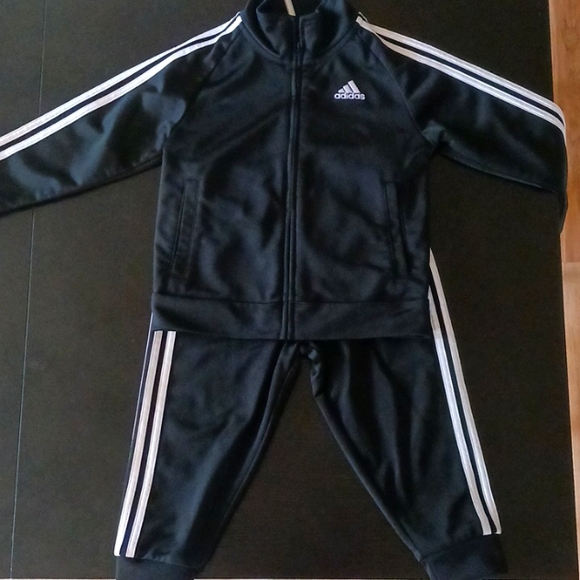 24 month Adidas track suit - Picture 1 of 6